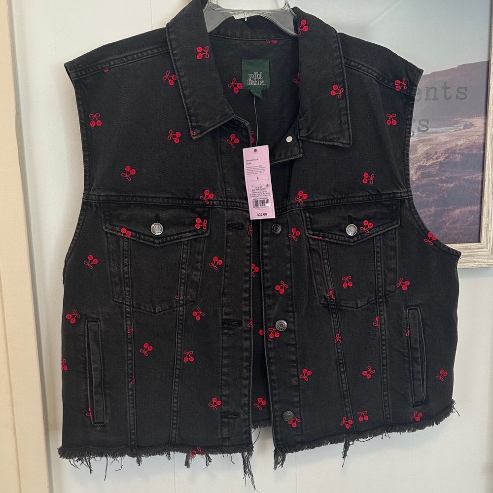 NWT Size Large Wild Fable Denim Oversized Vest Black Wash Cherry Embroidered - Picture 3 of 5